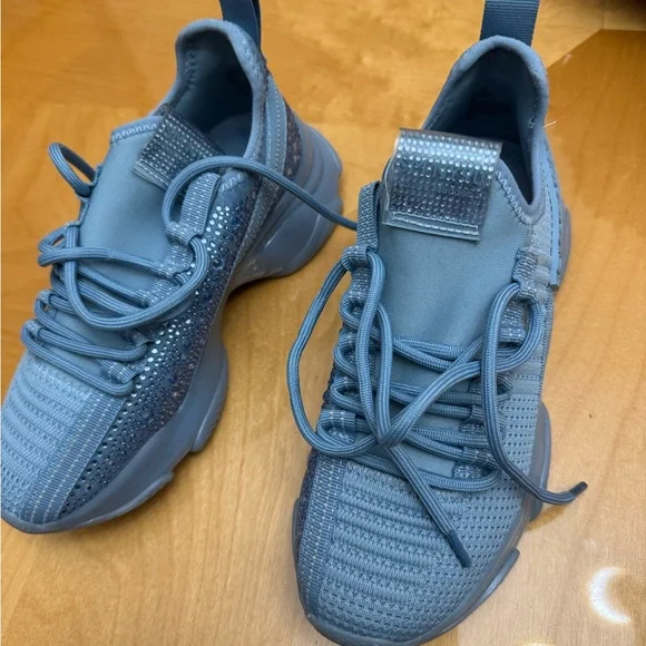 Steve Madden Stylish Blue Sneakers with Rhinestone Detail - Picture 1 of 3